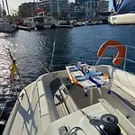 Unieke Slaapervaring Op Een Zeilboot In Het Centrum Van Oostende